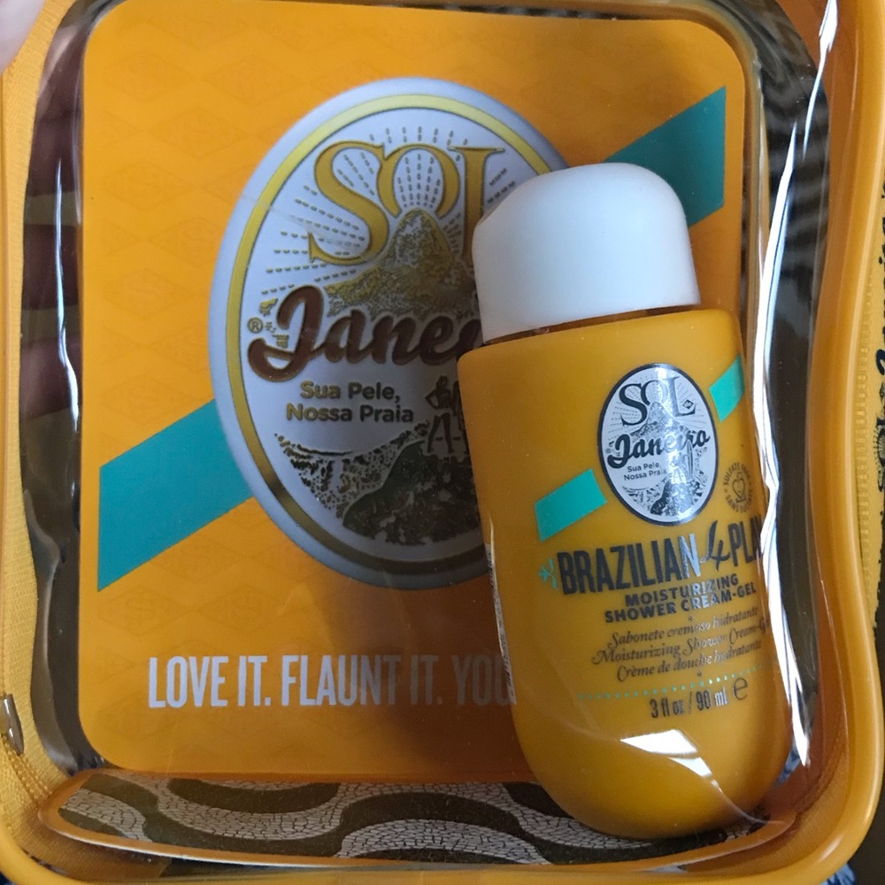 New! Sol de Janeiro Moisturing Shower Cream Gel and Zip Collector’s Case